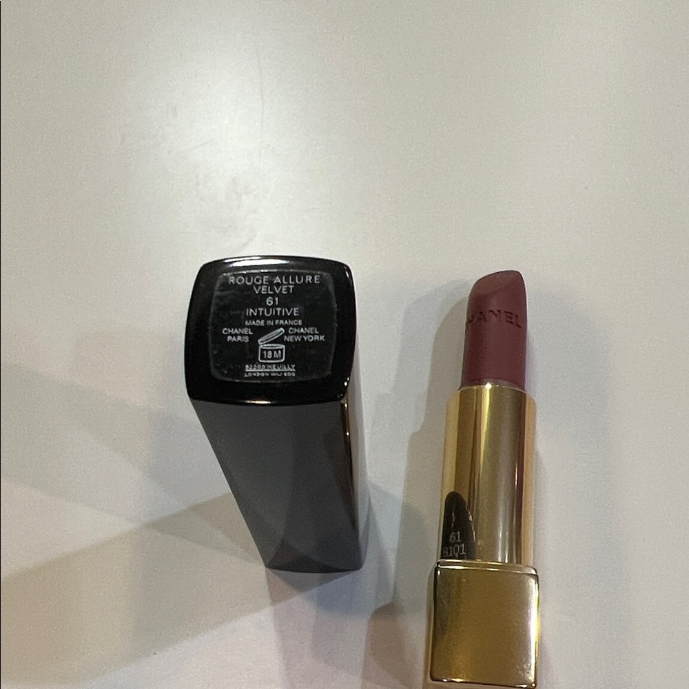 CHANEL Rouge Allure Velvet Lipstick - Intuitive Mauve